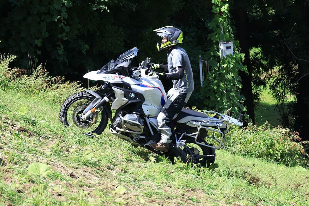 のインスタグラム：「9/9(土)-10(日)に開催するBMW MOTORRAD DAYS JAPAN 2023の最新情報を更新しました！  名物のヒルクライムコンテストや豚の丸焼き、オンロード＆オフロード試乗会など、大人気のコンテンツの詳細を特設サイトに掲載中です。  詳しくはBMW Motorrad Japan のWebサイトをご覧ください。  #MakeLifeARide #BMWMotorrad #MOTRRADDAYSJAPAN #MOTORRADDAYS #モトラッドデイズ  #BMWモトラッド #駆けぬける歓び」