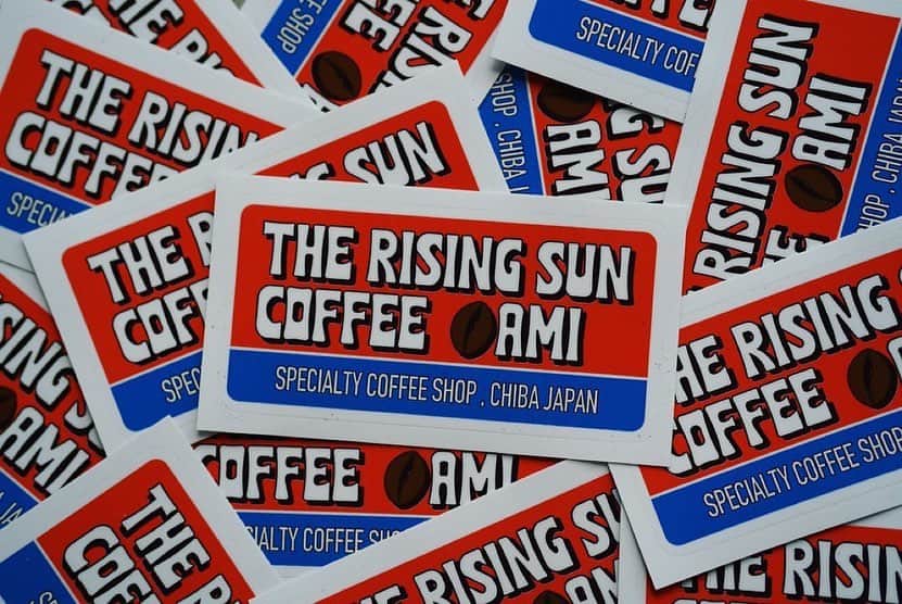 坂口憲二（THE RISING SUN COFFEE）のインスタグラム：「◆GOOD MORNING COFFEE‼︎◆  【TRSC OAMI 3RD ANNIVERSARY】  皆さまに支えれて大網店は3年目を迎える事が出来ました。これからも楽しんで頂けるサービスを心掛けて行きますので、応援よろしくお願いします！  今週末の24日(土)、25(日)、感謝の気持ちを込めて、ご来店されたお客様にオリジナルステッカーをプレゼントしますのでぜひ遊びに来て下さい。  ＊申し訳ありませんが、ステッカーはなくなり次第、終了とさせて頂きます🙇  都内店舗 10:00〜17:00(無休)  大網店舗 11:00〜18:00(月火水木金) 　　　　10:00〜18:00(土日祝)  鶴見店舗 10:00〜18:00(無休)  therisingsuncoffee.com  #coffee #coffeebeans  #coffeeroaster  #coffeelab  #coffeeandsurfing  #coffeetime  #coffeelover  #coffeebreak  #coffeeshop  #coffeestand  #coffeeholic  #coffeehouse  #coffee_inst  #coffeemaker  #coffeeshops  #coffeecoffeecoffee  #coffeenclothes  #coffeeaddict  #coffeeculture  #coffeemorning  #coffeemag #specialitycoffee  #lattebase  #OAMI #TRSC」