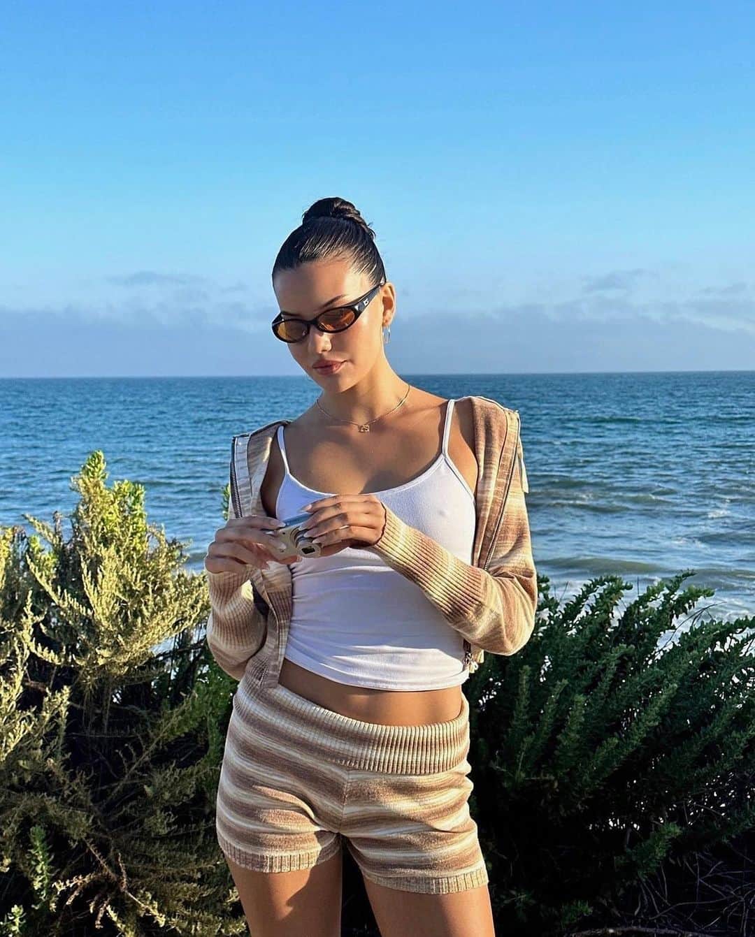 FRANKIES BIKINISのインスタグラム：「cozy hoodies + mini shorts all summer long 🤍」