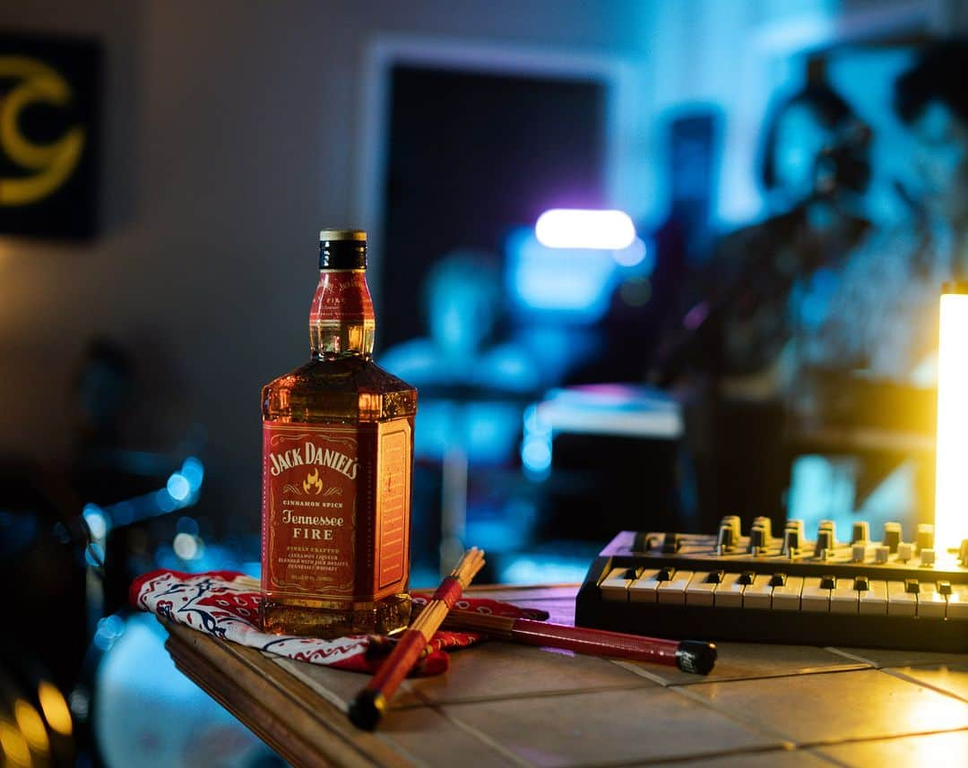 ジャックダニエルのインスタグラム：「Part Jack. Part warm cinnamon spice. Best served chilled. #JackFire」