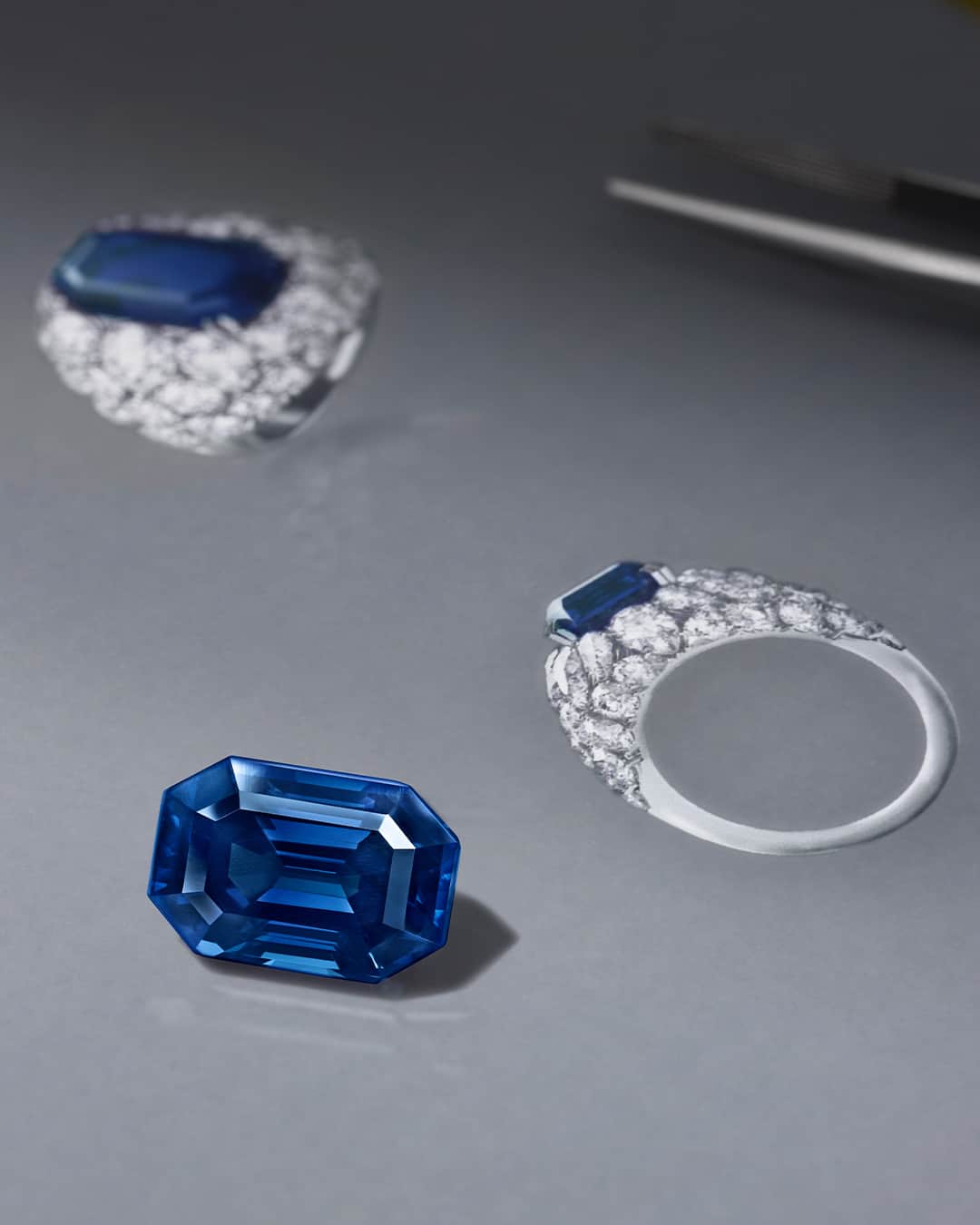 ハリー・ウィンストンのインスタグラム：「Crowned the “King of Diamonds,” Mr. Winston possessed a jewelry collection so important and rare that it rivaled those of the world’s royal houses. The 12.12 carat emerald-cut blue Kashmir sapphire center stone of the Crown Ring celebrates our founder’s passion for remarkable precious gemstones. Experience the regal sophistication of Royal Adornments jewels by tapping the link in bio. #HarryWinston #WinstonHighJewelry」