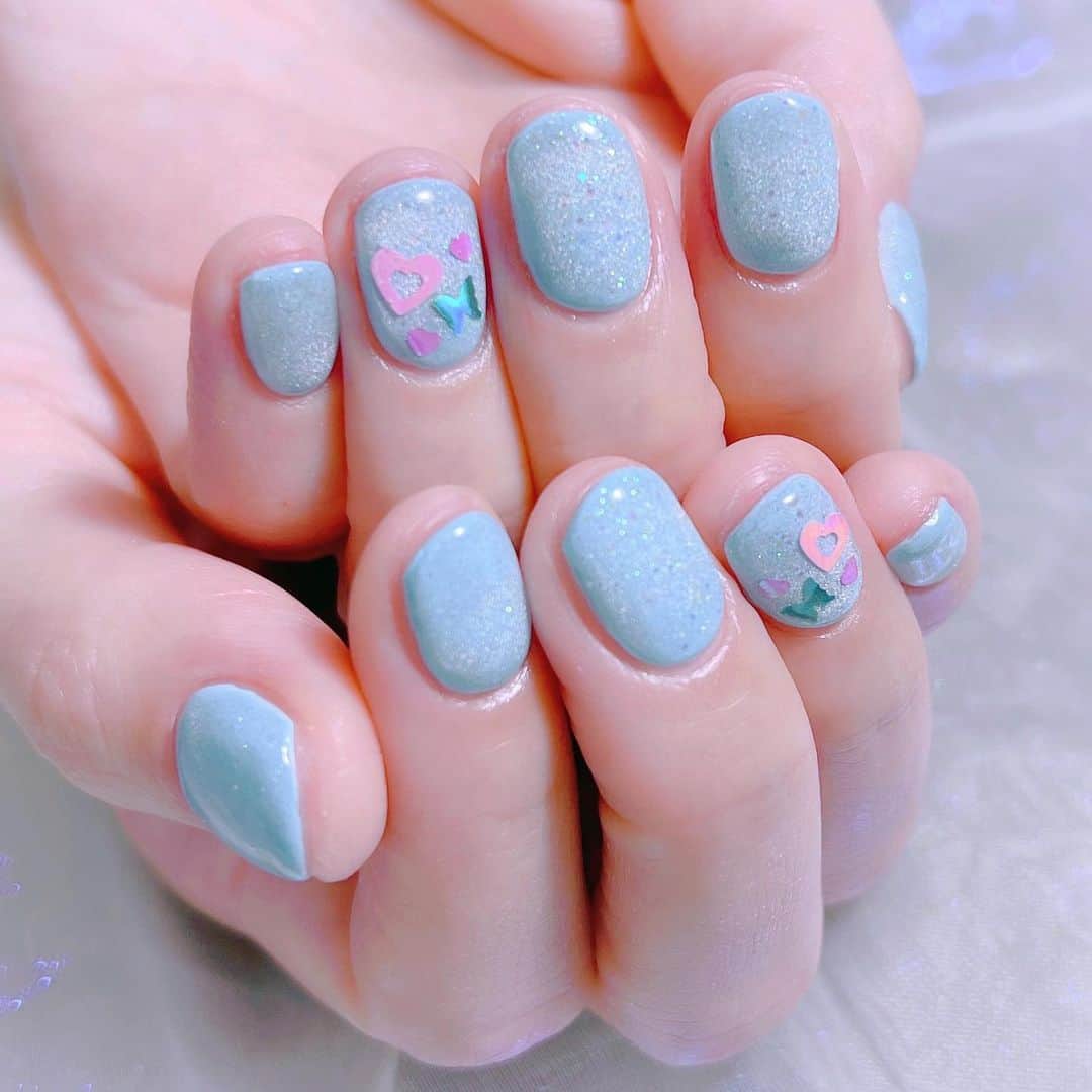 なかやまちえこのインスタグラム：「おもちゃみたいなネイル♡⠀ ⠀ @chapon_930 ⠀ #nail #nails #nailart #ネイル #美甲 #ネイルアート  #japanesenailart #manucure #japanesenails #manicurist #gelnails #أظافر #네일아트 #미용  #เพ้นท์เล็บ #artedeuñas #เพ้นท์เล็บเจล #ジェルネイルデザイン #ネイルデザイン #nagelkunst #マグネットネイル #magneticnails  @aby_sharenail」