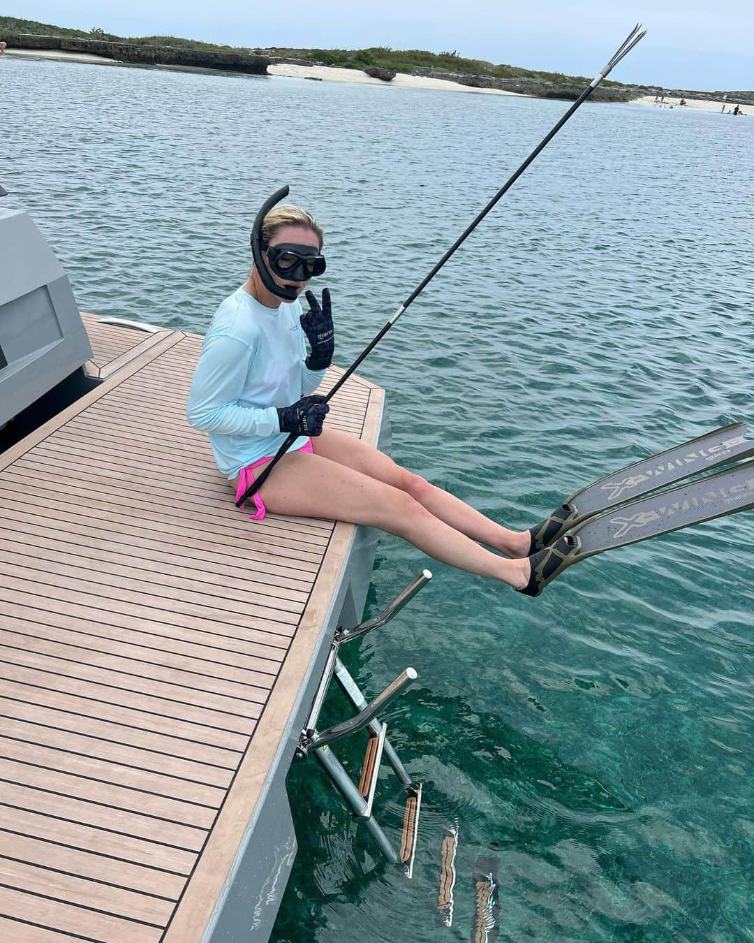 リンゼイ・ボンさんのインスタグラム写真 - (リンゼイ・ボンInstagram)「Took a quick break last weekend.  Nerded out with all my new free diving gear (thx Mares🤿 🙏🏻) and got to play footsie with some very friendly stingrays. Thankful for those amazing few days. Now it’s back on the road again for your regularly scheduled hustle 💪🏻」6月23日 0時08分 - lindseyvonn