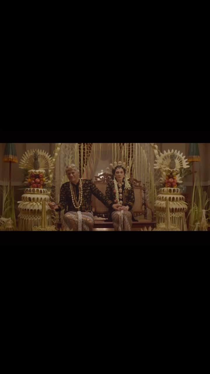 ルナ・マヤのインスタグラム：「Tepat di Malam Jumat Kliwon ini Soraya Intercine Films mempersembahkan Official Trailer Suzzanna Malam Jumat Kliwon extended and uncut. Dari Producer Sunil Soraya dan Sutradara Guntur Soeharjanto.  Nantikan Suzzanna Malam Jumat Kliwon hanya di bioskop 3-8-23!  #SuzzannaMalamJumatKliwon #FilmSuzzannaMalamJumatKliwon #Suzzanna #MalamJumatKliwon #SorayaIntercineFilms」