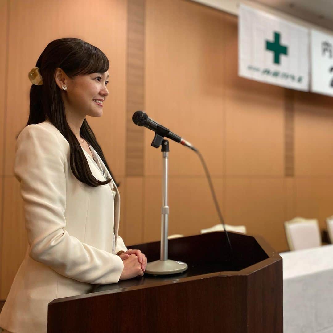 樋田かおりさんのインスタグラム写真 - (樋田かおりInstagram)「表彰式の司会をさせていただきました🎤 「おめでとうございます🎉」 をたくさん伝えた日🥰  表彰式司会は、 頑張りを認めてもらえる瞬間に立ち合い、 決意を新たに進もうとする 受賞者の言葉を聞き、 ヒトの〝本気〟を感じられる。  だから 司会の仕事は面白いのかもなぁと感じました🎤  #本気の人を応援したい  #おめでとう #表彰式　#MC #懇親会　#司会 #東京  #名古屋　#大阪 #アナウンサー #女子アナ広報室 #トークナビ #司会者検定 #司会者募集 #日本アナウンサーキャリア協会」6月23日 0時18分 - toida_kaori
