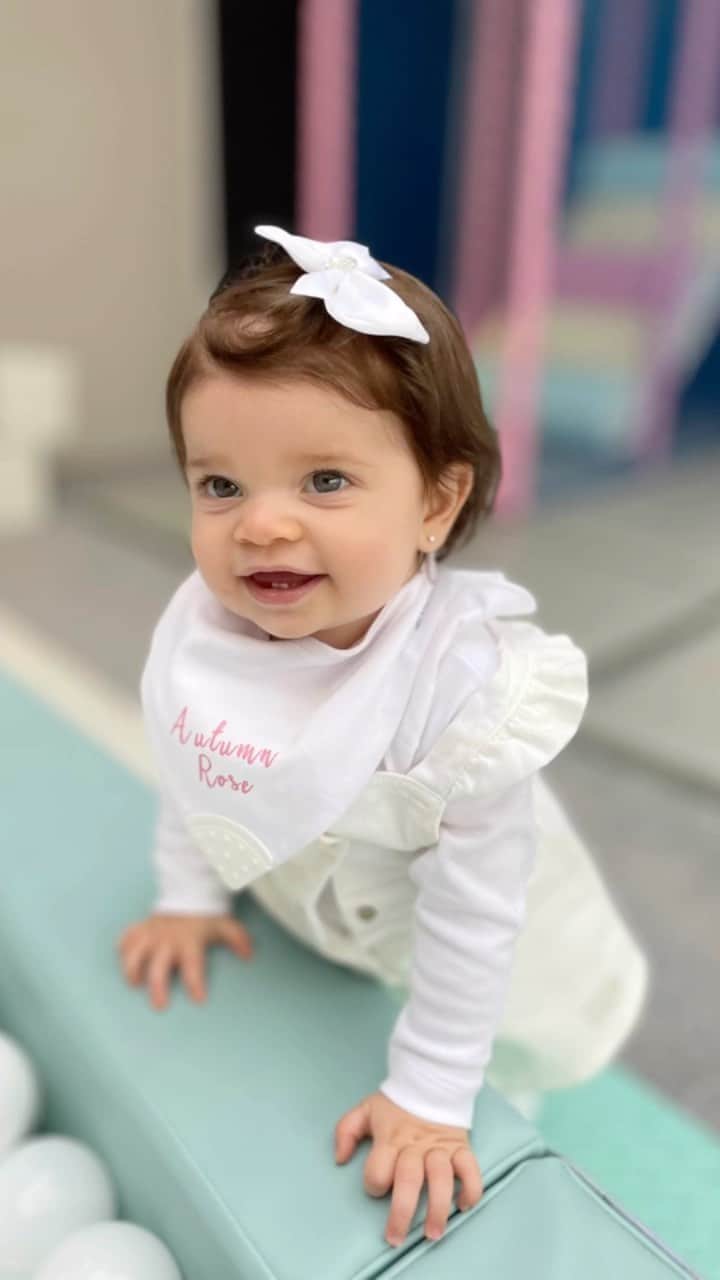 ダニエル・オハラのインスタグラム：「Our little lady is growing up so fast she is the cutest but definitely a diva 😂🤣 she knows what she wants and she wants it now, so different from the boys but wouldn’t change her for the world, my dreams come to 🥰👸🏻」