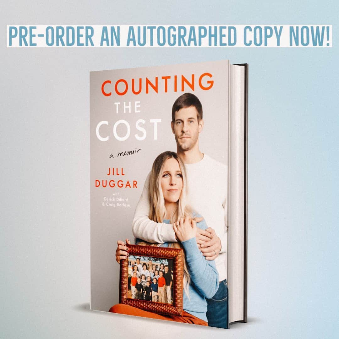 デリック・ディラードのインスタグラム：「📣📚You can now pre-order a signed copy of COUNTING THE COST from Premiere Collectables! ✍️  📚Once the book is released (Sept. 12th) , the autographed copy will be shipped to you. 😃 Shipping worldwide!! 📫✈️  ⬆️ link in bio & stories or visit: https://premierecollectibles.com/counting   @gallerybooks @simonandschuster #countingthecost #memoir #books」