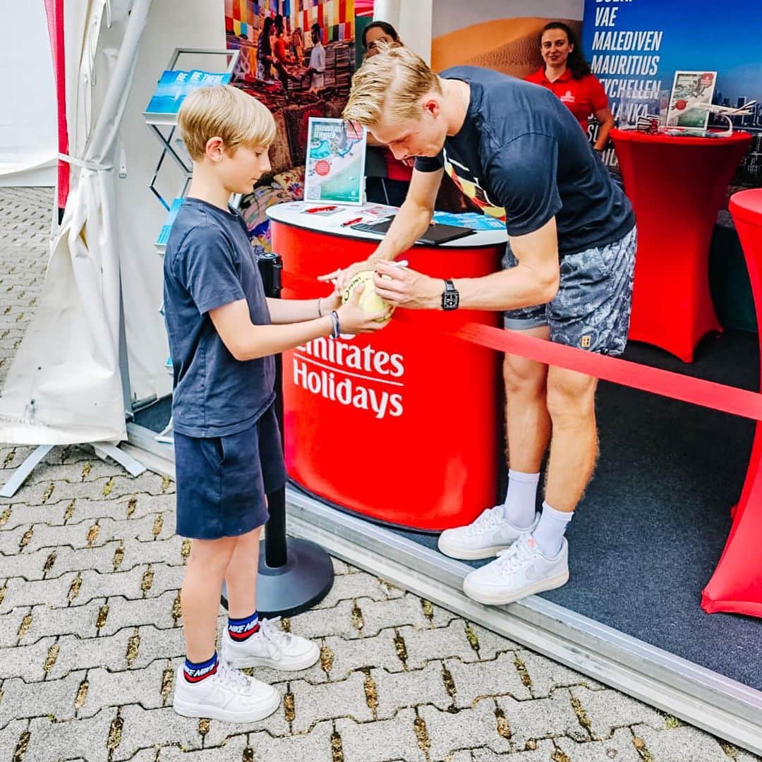 デニス・シャポバロフのインスタグラム：「Some great days at @atphalle_official 🙏🏼 Loved meeting the fans here for the first time and the atmosphere on centre court was incredible!! Let’s keep pushing 🌱🐺💪🏼  📸 TERRA WORTMANN OPEN/Mathias Schulz」