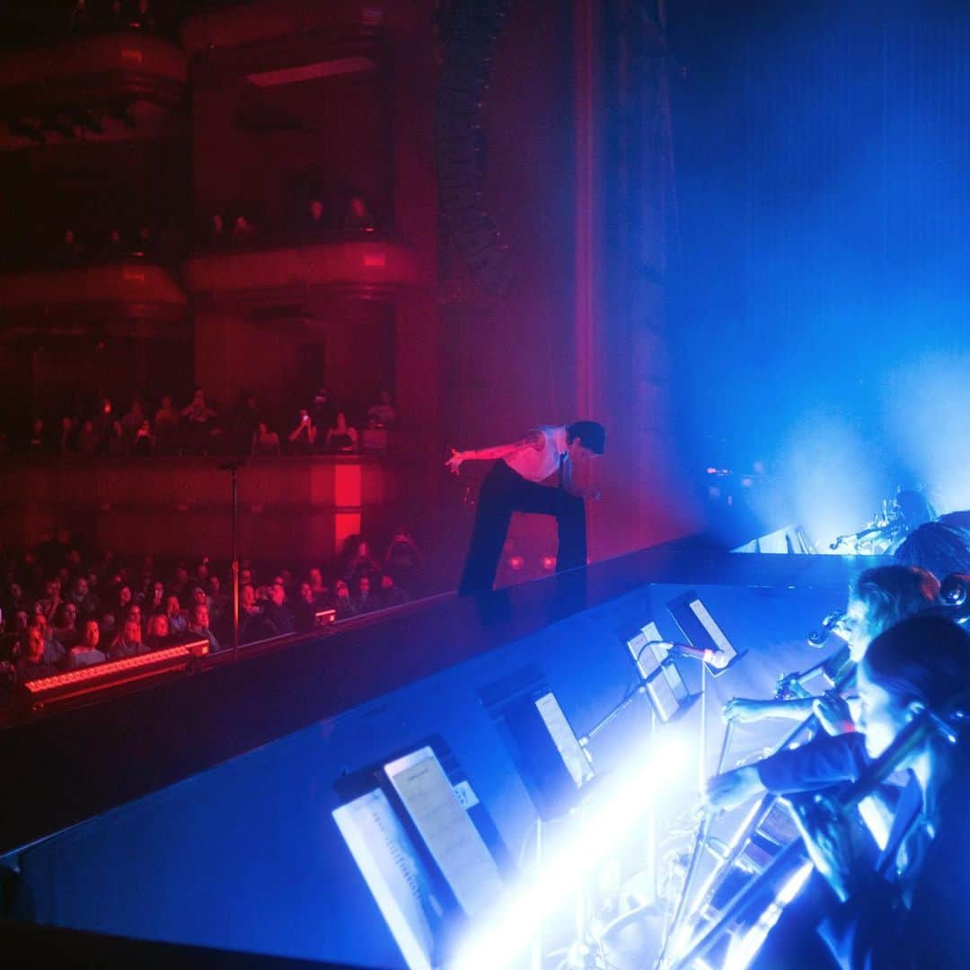 Halseyさんのインスタグラム写真 - (HalseyInstagram)「Wept like a baby in my home state onstage last night. Full on ugly cried. Music is magic. Night 1 of the Orchestra summer shows is complete, and I’ll never be the same again. Thank you. Again tonight @njpac 🤍   Photos by @yasi of course」6月23日 1時24分 - iamhalsey