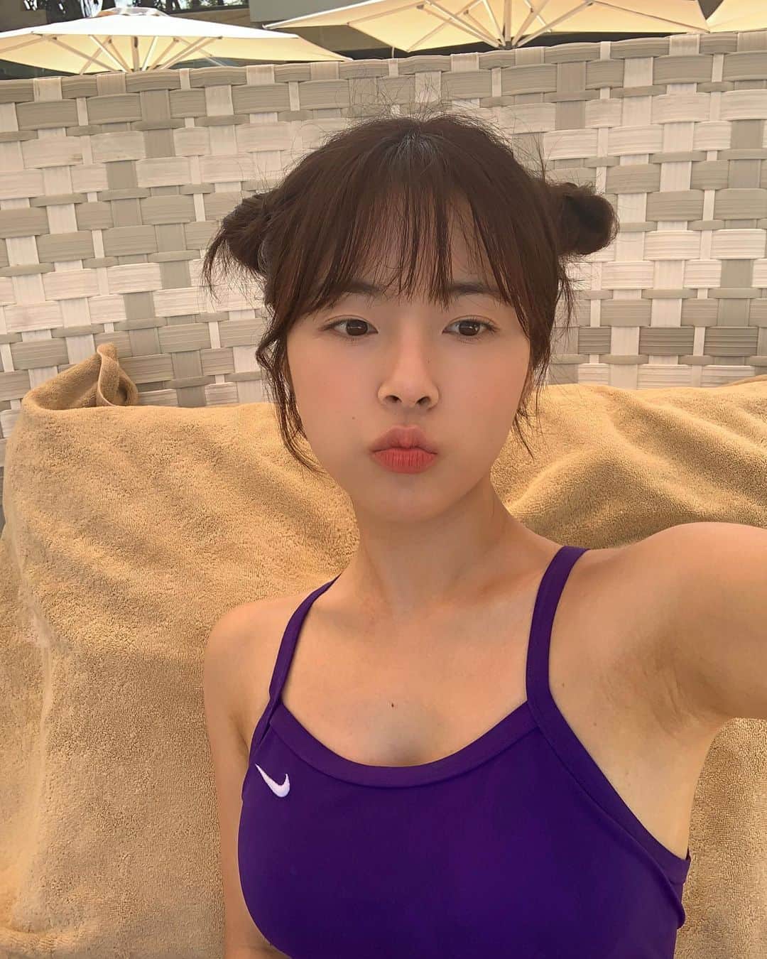 ドヒのインスタグラム：「벌써 발리 또 오고싶어지는데 (?) 뒤죽박죽 마음대로 보낸 하루처럼 사진도 뒤죽박죽 🏊🏻‍♀️💙☀️🍺🧊🎽🏝️」