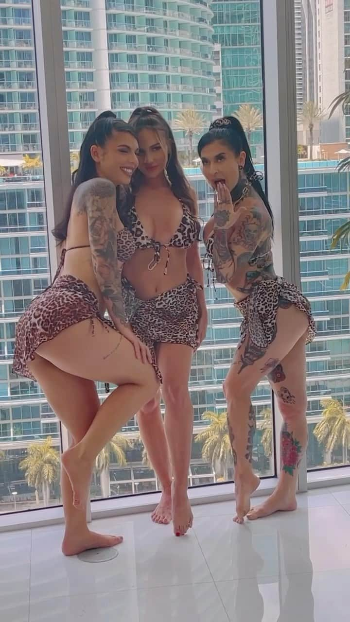 Abigail Macのインスタグラム：「I think I need another Miami trip! Missing these ladies 🥳🥳」