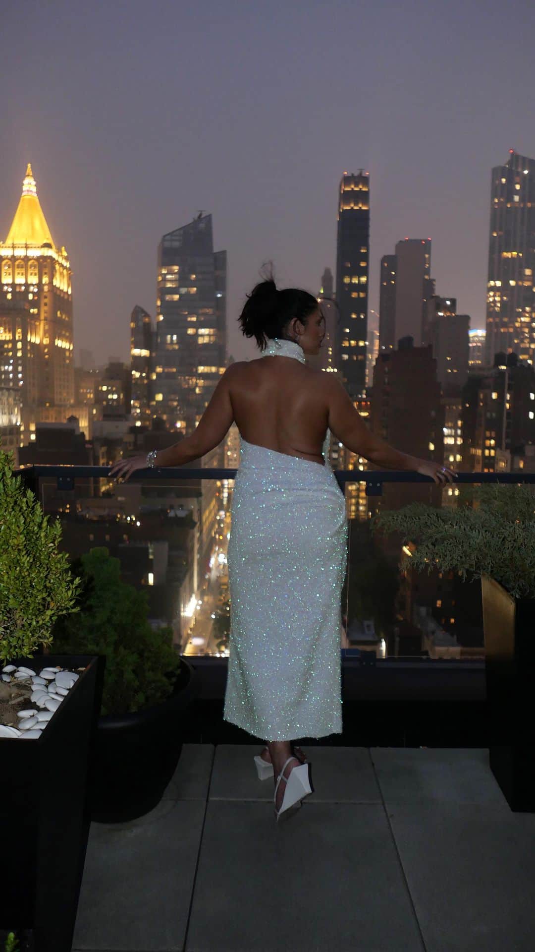 La'Tecia Thomasのインスタグラム：「One more for the dress 😎❄️🥶」