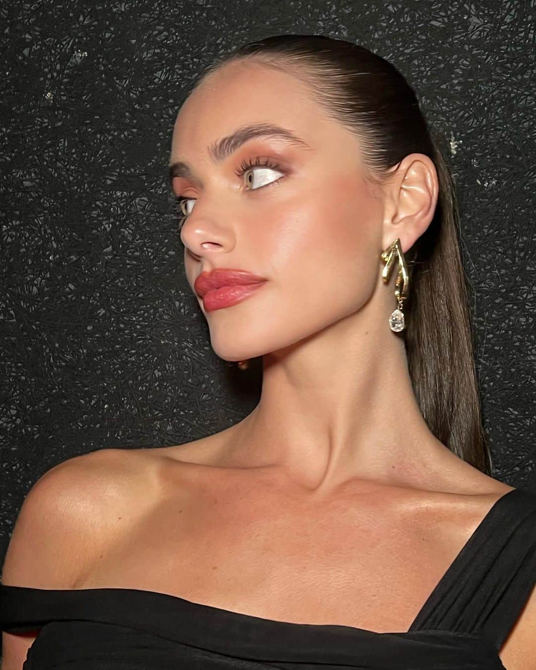 Yael Shelbiaさんのインスタグラム写真 - (Yael ShelbiaInstagram)「🖤」6月23日 1時52分 - yaelshelbia