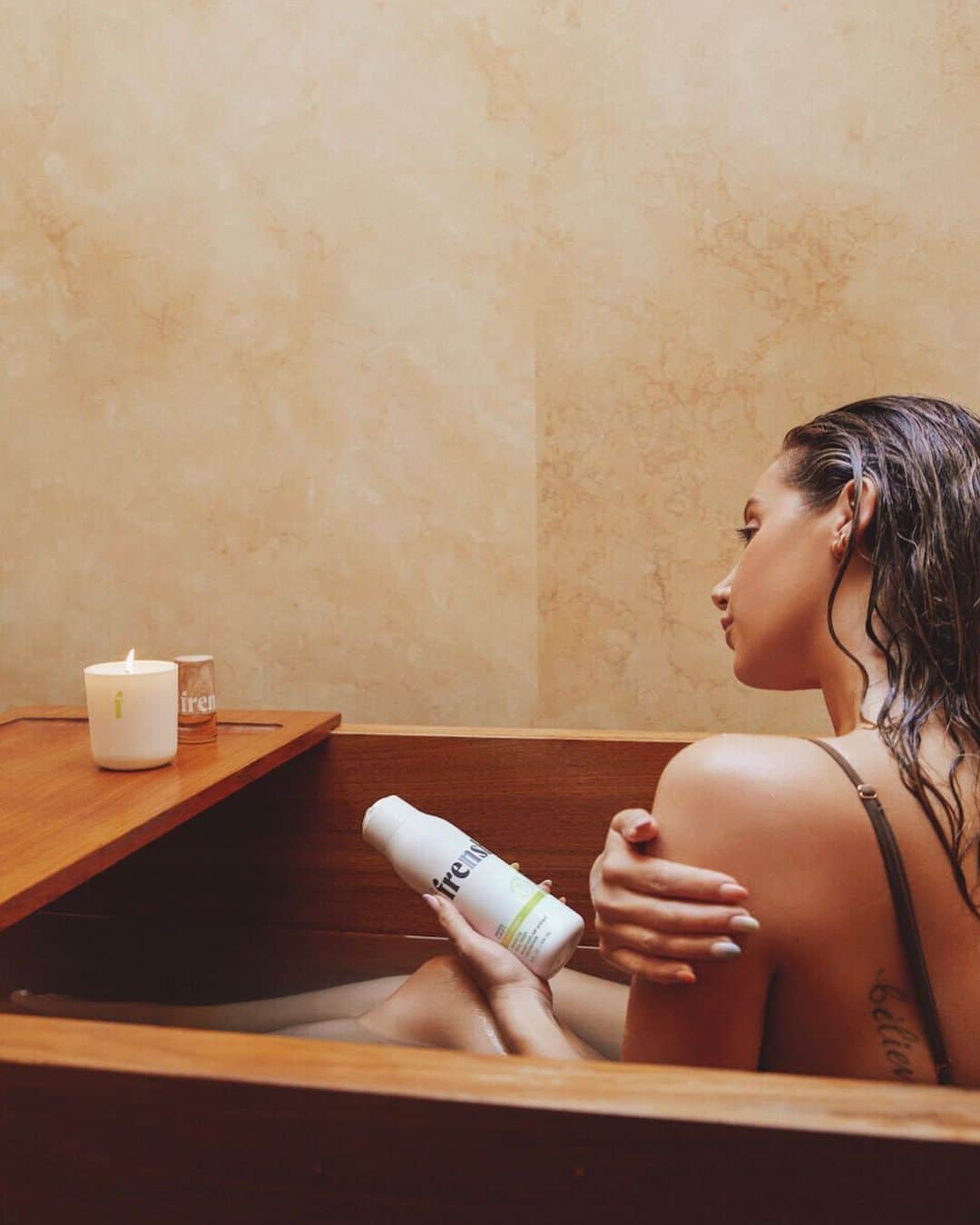 アシュレイ・ティスデイルのインスタグラム：「morning ritual with @beingfrenshe ☀️」