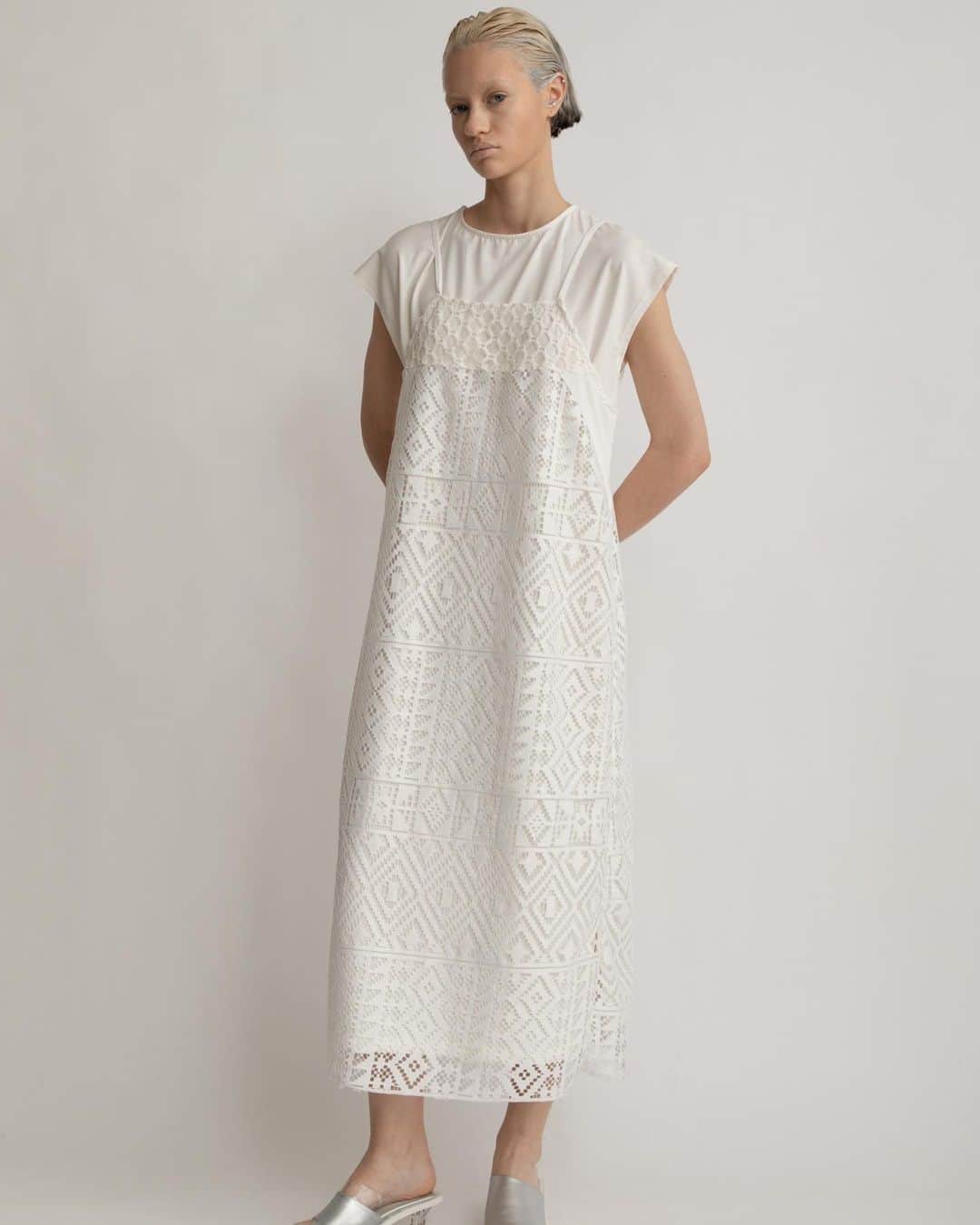 AULA AILAのインスタグラム：「【2023 HIGH SUMMER COLLECTION】  LACE JUMPER SKIRT SET COLOR OFF WHITE SIZE 0 ¥26,400  存在感のある幾何学柄レースのロングワンピース。 レースキャミワンピースに、カット生地のロングワンピースがセットされているので、インナーに迷うことなく着用頂けます。 それぞれ単品での着用も可能なので、レースワンピースを単品でボトムスタイルに重ねたりと幅広いスタイリングを楽しめます。  ✔️AULA AILA OFFICIAL WEB STOREにて HIGH SUMMER COLLECTIONアイテム展開中！」