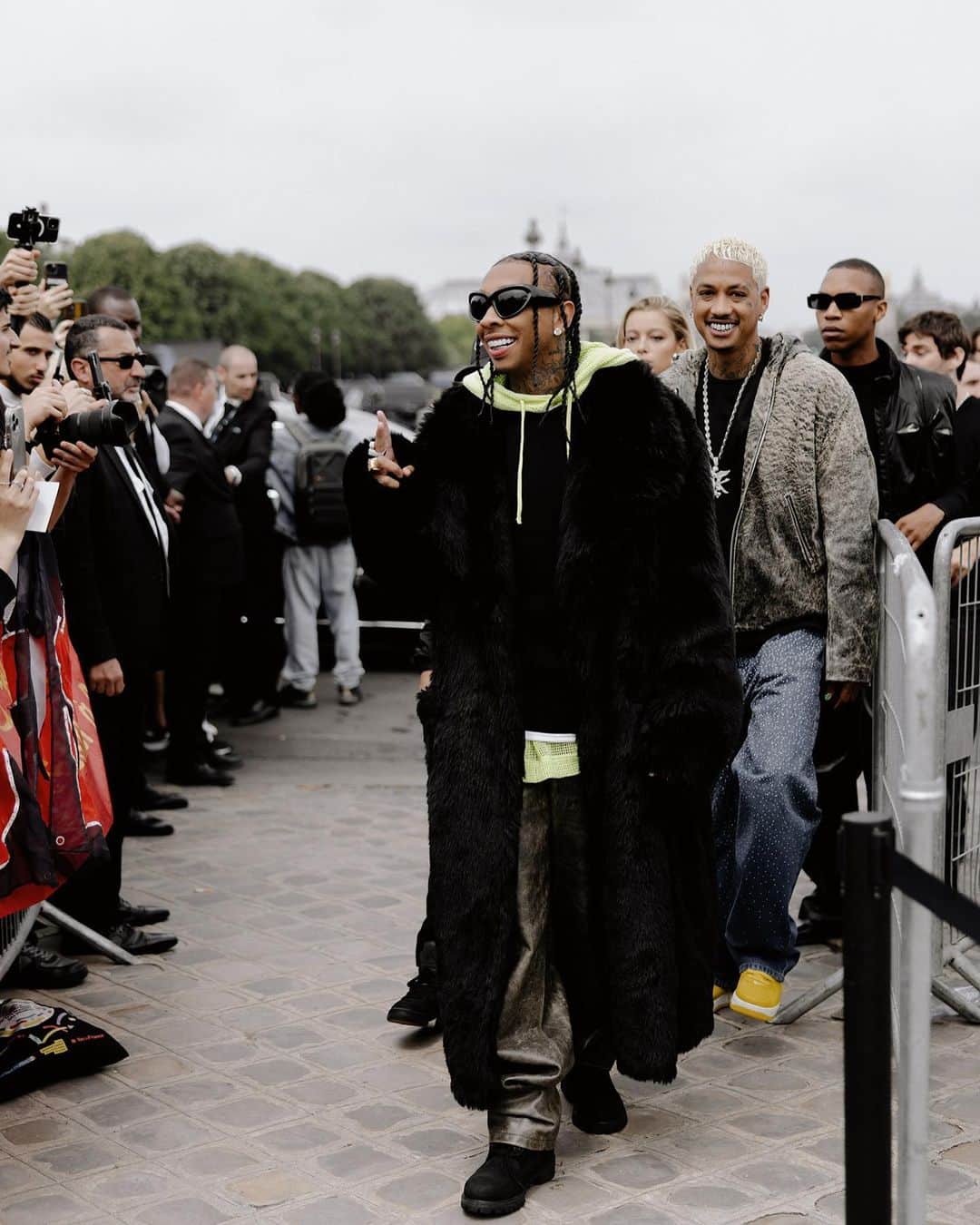 タイガのインスタグラム：「Doing More An Talking Less @givenchy」