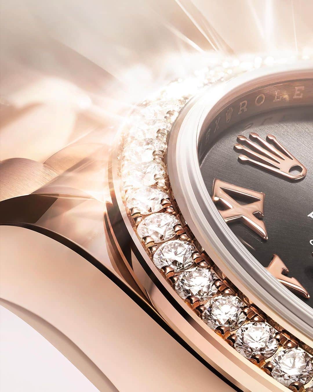 のインスタグラム：「Behind the unique brilliance of the diamond-set bezel and delicate light reflections of the sunray-finish dial, the Datejust 31 in 18ct Everose gold is engineered and tested to be as reliable and robust as any watch in the collection. #Rolex #Datejust #101031」