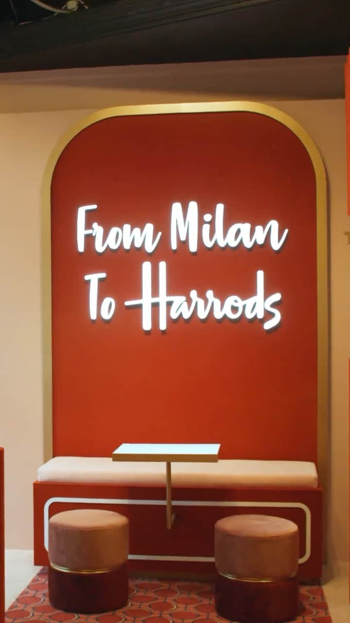 Harrodsのインスタグラム：「From Milan to Knightsbridge, the extraordinary world of #Pomellato has arrived at Harrods with an immersive pop-up exploring its colourful collections, spanning the signature Nudo rings, exclusive Catene chains, exquisite high-jewellery creations and more.  Find it in the Exhibition Windows on the Ground Floor now and shop Pomellato at harrods.com.  #Harrods #HarrodsFineJewellery」