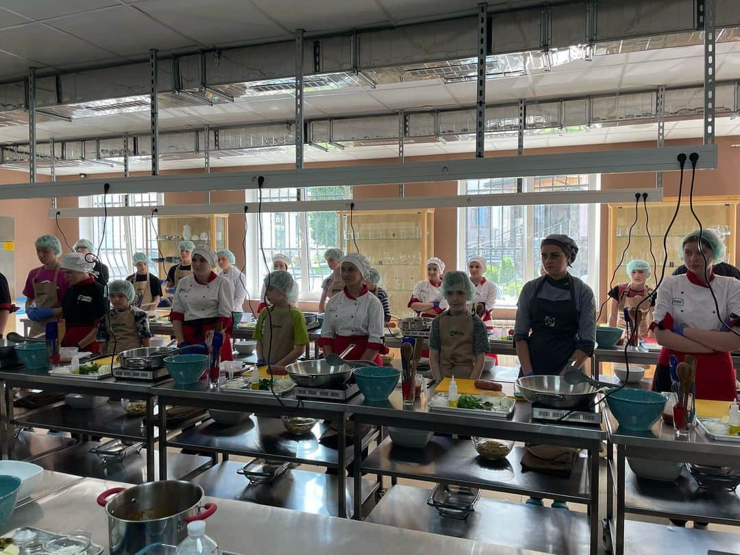 レイチェル・レイさんのインスタグラム写真 - (レイチェル・レイInstagram)「Back in #Ukraine 🇺🇦 for my fifth time + back to teach another cooking class at St. John Bosco Youth Education Center.  Some call this an orphanage, I call it a center of hope, education, inspiration and love.  We all made beef stroganoff together in our family kitchen — here are some of my friends enjoying their work 💛  Keep #Ukraine 🇺🇦 in your heart and mind.」6月23日 2時10分 - rachaelray