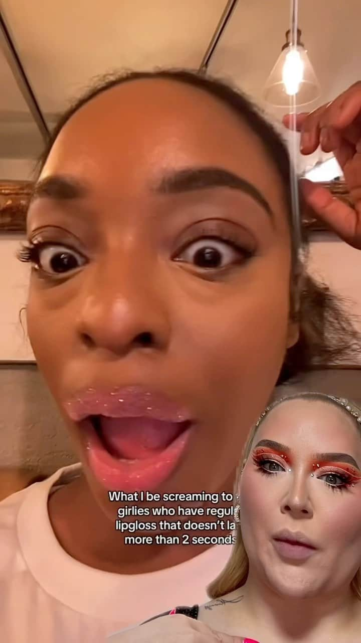 NikkieTutorialsのインスタグラム：「glitter lips that DON’T move 🤩 wow!」