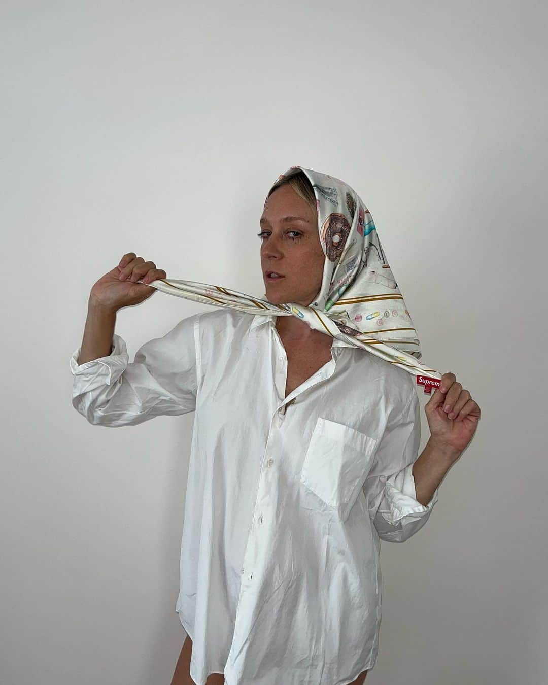 クロエ・セヴィニーさんのインスタグラム写真 - (クロエ・セヴィニーInstagram)「Aurel Schmit / Supreme silk scarf  @aurel_sex @supremenewyork  #weheardsexsells」6月23日 2時12分 - chloessevigny