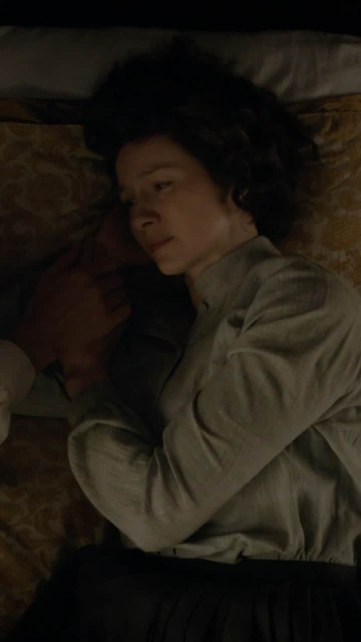 カトリナ･バルフのインスタグラム：「Love makes people do crazy things… in this case, I’m grateful! #Outlander」
