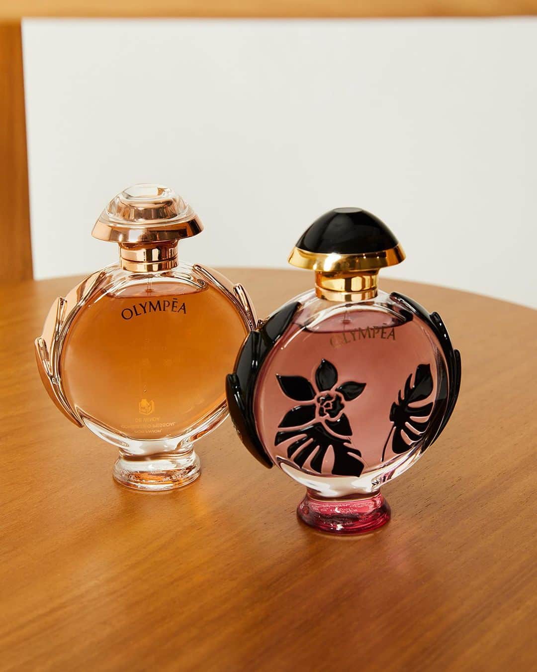 のインスタグラム：「Frescor e intensidade! As fragrâncias florais de Paco Rabanne são leves e trazem um toque frutado nas suas composições. Escolha o perfume que mais combina com o seu estilo. Clique na imagem e compre agora mesmo. #perfumes #pacorabanne   Perfume Paco Rabanne Olympea flora eau de parfum 819662598 | Perfume Paco Rabanne Olympea feminino eau de parfum 546699343」