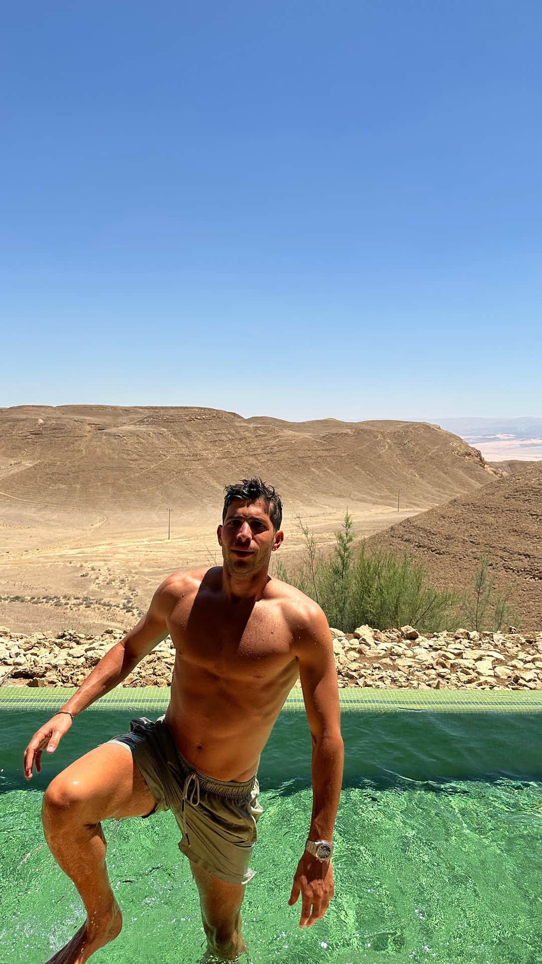 セルジ・ロベルトのインスタグラム：「The magic of the desert 🌵🐪」