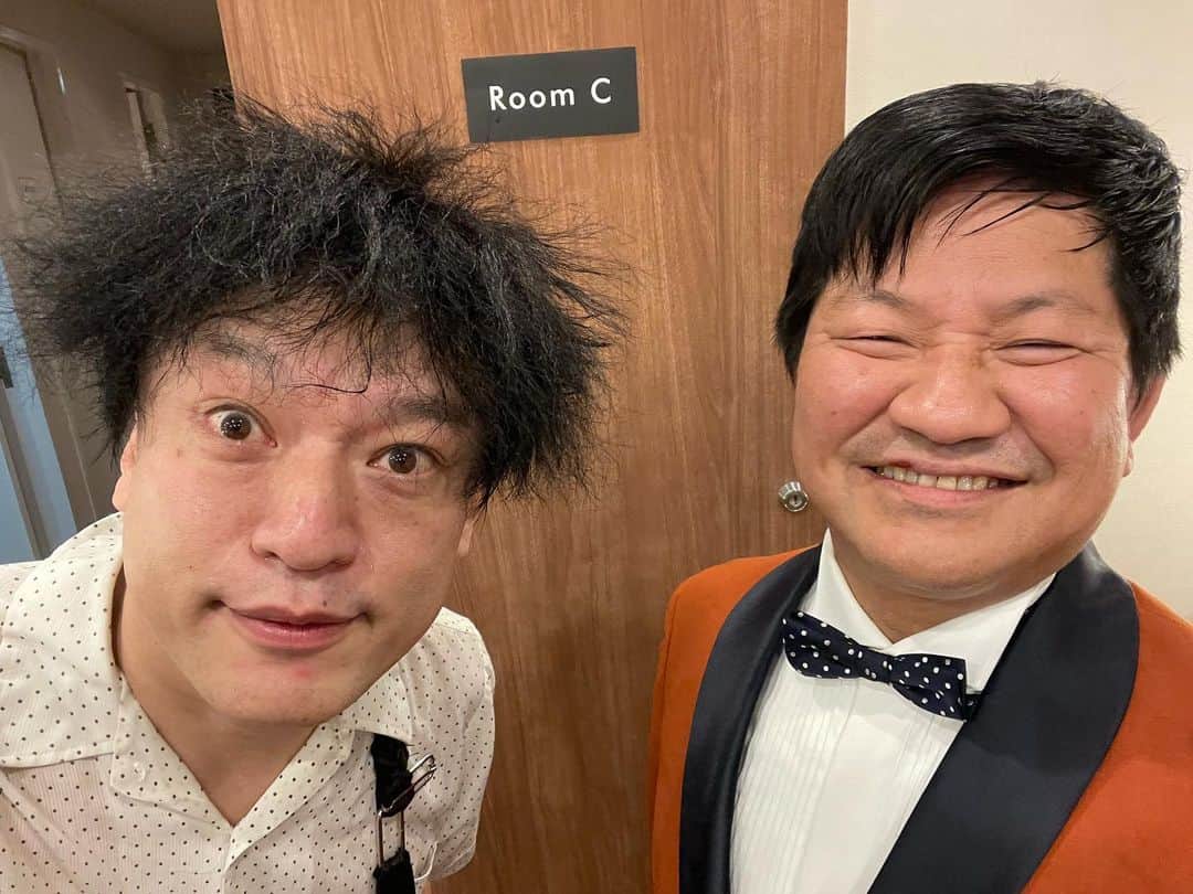 ジョニー大蔵大臣のインスタグラム：「やついフェス2023 チャンス大城。 売れてよかった、地下芸人代表。本当に面白い地下芸人の話も、実際に観るとそんなでもない地下芸人の話を、全て面白く語るエピソードの天才！ コントも一発ギャグも最高！」