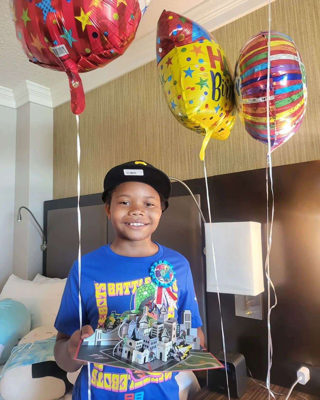 チャド・コールマンのインスタグラム：「Show some love to my son King Caleb!!! He's 10 years old today! Double digits! And check out the cool Spidey Pop Up Card! @marvel @lovepop #Spidey #10thBirthday」