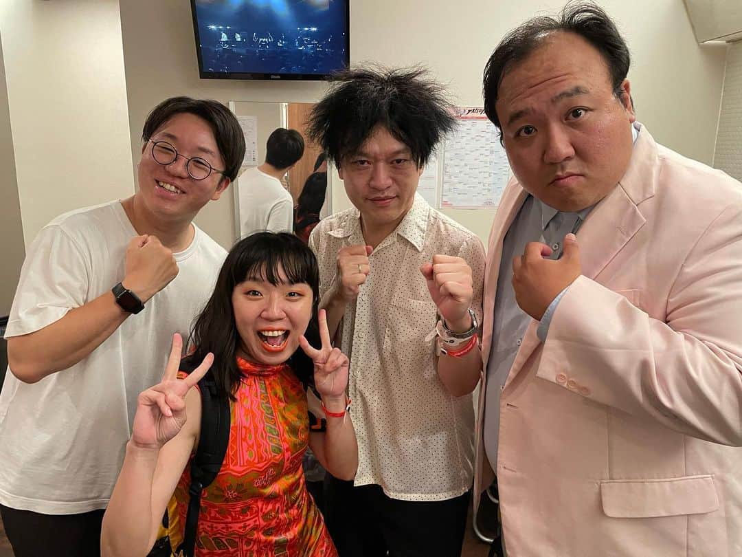 ジョニー大蔵大臣のインスタグラム：「やついフェス2023 ママタルト、おとぼけビ〜バ〜・よよよしえ。 ママタルト大鶴肥満さんが水中、それは苦しいを知っていて感激！ 大鶴義丹の記者会見「まーちゃんごめんね！」略して「まーごめ」をリアルタイムで観ていた世代です。 まーごめ！は万能の言葉とのことです。そしてマルシアさんはずっと日本にいたそうです！」