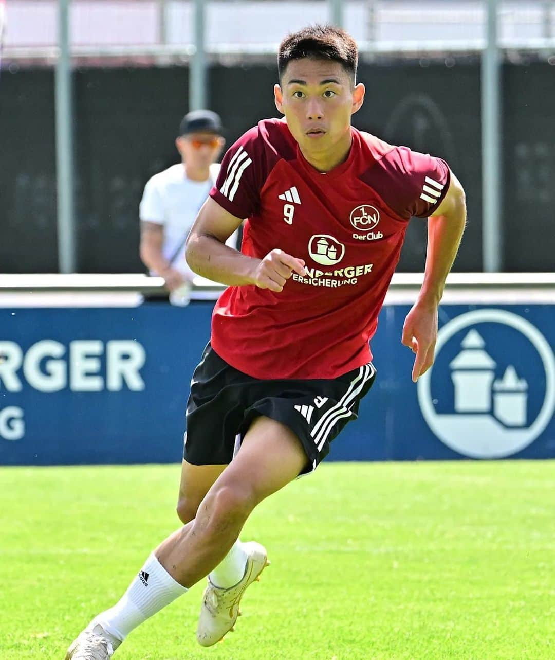 林大地のインスタグラム：「新しい挑戦🇯🇵🇩🇪🔴⚫️ @1_fc_nuernberg」