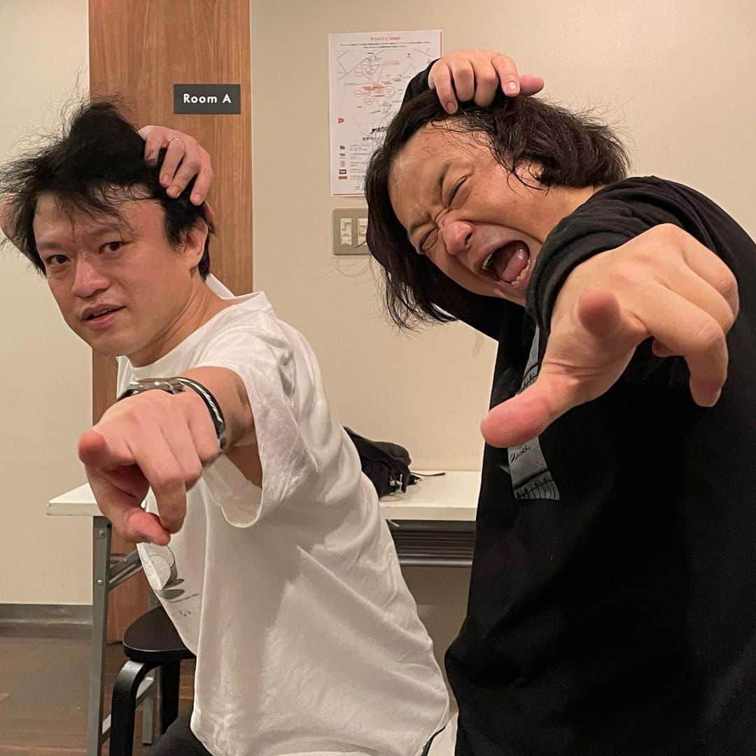 ジョニー大蔵大臣のインスタグラム：「やついフェス2023 永野さん！ テレビ東京「竹山ロックンロール」でお世話に。カンニング竹山さん帰られてからの地獄の打ち上げにいたひとり。あとはクリトリック・リスとチャンス大城。 ぜんぶチャンス大城が悪い！」