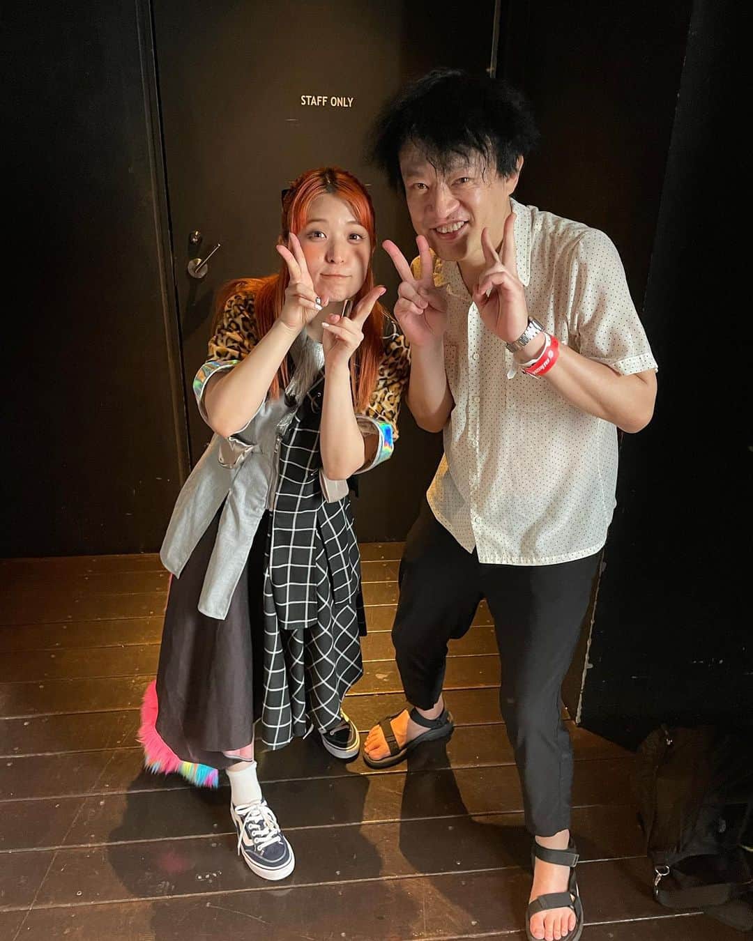 ジョニー大蔵大臣のインスタグラム：「PIGGSのプー・ルイ様 今のアイドルブームと、このシーンの何%かを作った真のアイドル王！ 私もあなたが作った数多くの作品のひとつです。 PIGGSのバンバンちゃんは金沢泉丘高校の後輩にして現役の東大生。ひええ。写真撮り損ねた！」