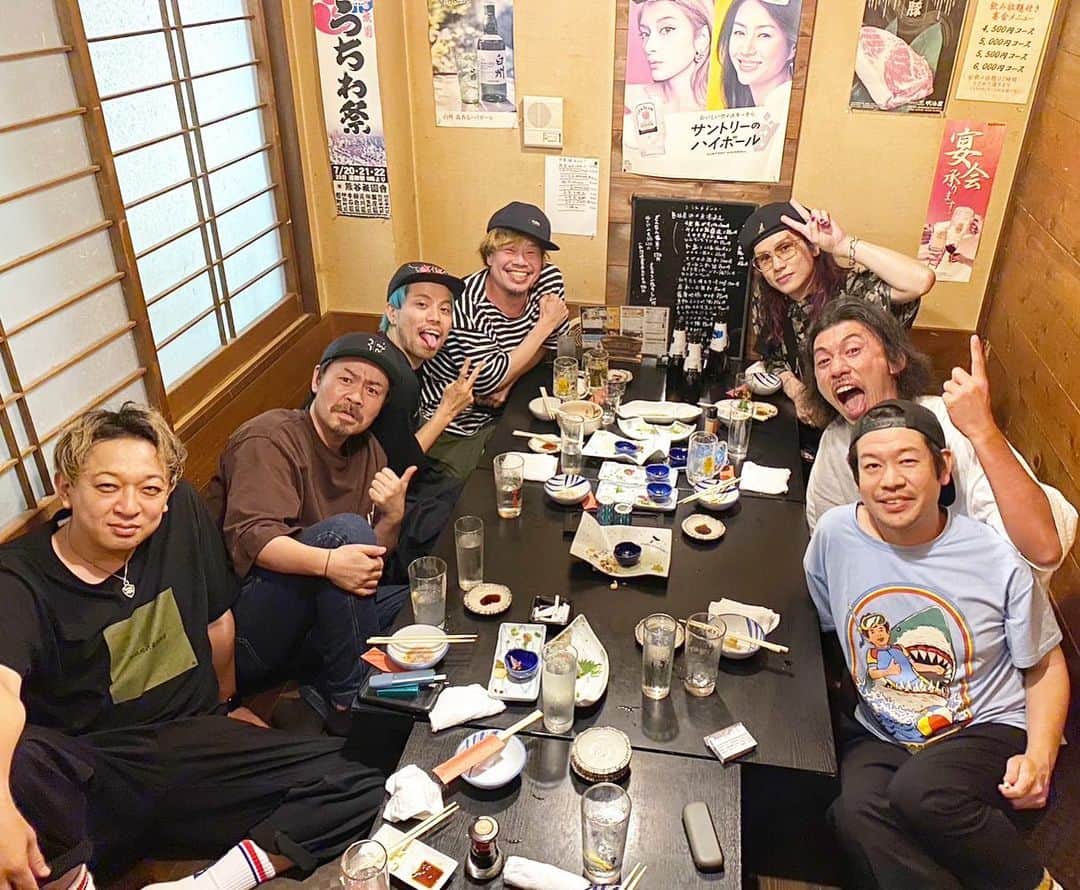 こーいちのインスタグラム：「熊谷でスサシと一緒にハッスルライブしてきました。 まぁそれはそれは最高な時間でしたよ。 そして1月から始まったツアーも今日で一旦終わり。 次の10月からのツアーもハッスルするで！ ほな熊谷またな！  #2枚目はイチロック渾身のアプリSNOWで撮った盛り盛りなテンフィ」