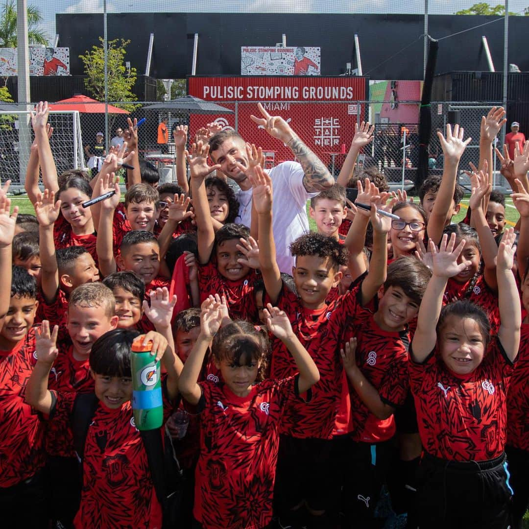 クリスチャン・プリシッチさんのインスタグラム写真 - (クリスチャン・プリシッチInstagram)「Officially opening the Pulisic Stomping Grounds in Miami 🙌   Happy to give back to the community and provide a safe place for kids to play soccer.   This is just the beginning.   #PulisicStompingGrounds @pumafootball」6月23日 3時46分 - cmpulisic