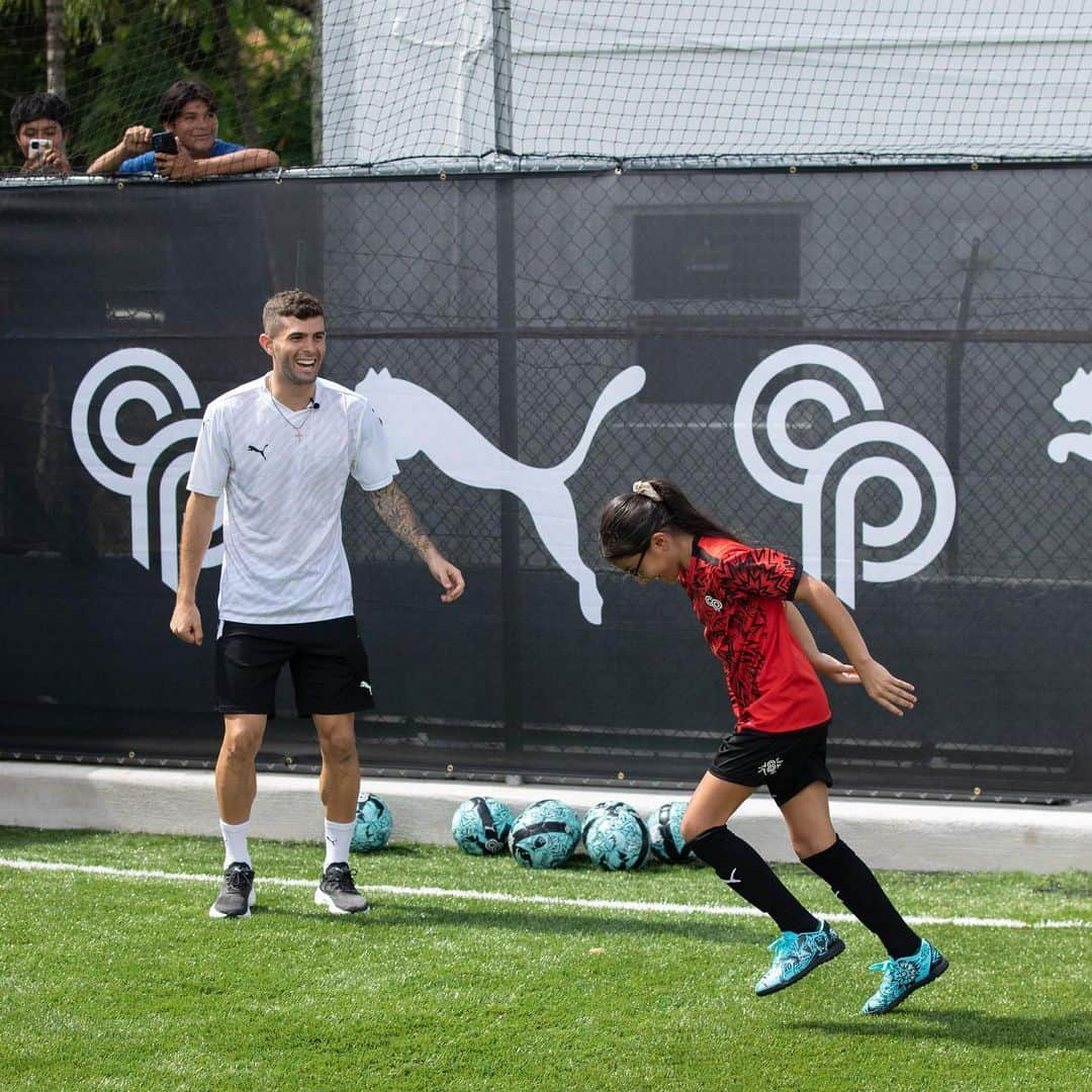 クリスチャン・プリシッチさんのインスタグラム写真 - (クリスチャン・プリシッチInstagram)「Officially opening the Pulisic Stomping Grounds in Miami 🙌   Happy to give back to the community and provide a safe place for kids to play soccer.   This is just the beginning.   #PulisicStompingGrounds @pumafootball」6月23日 3時46分 - cmpulisic