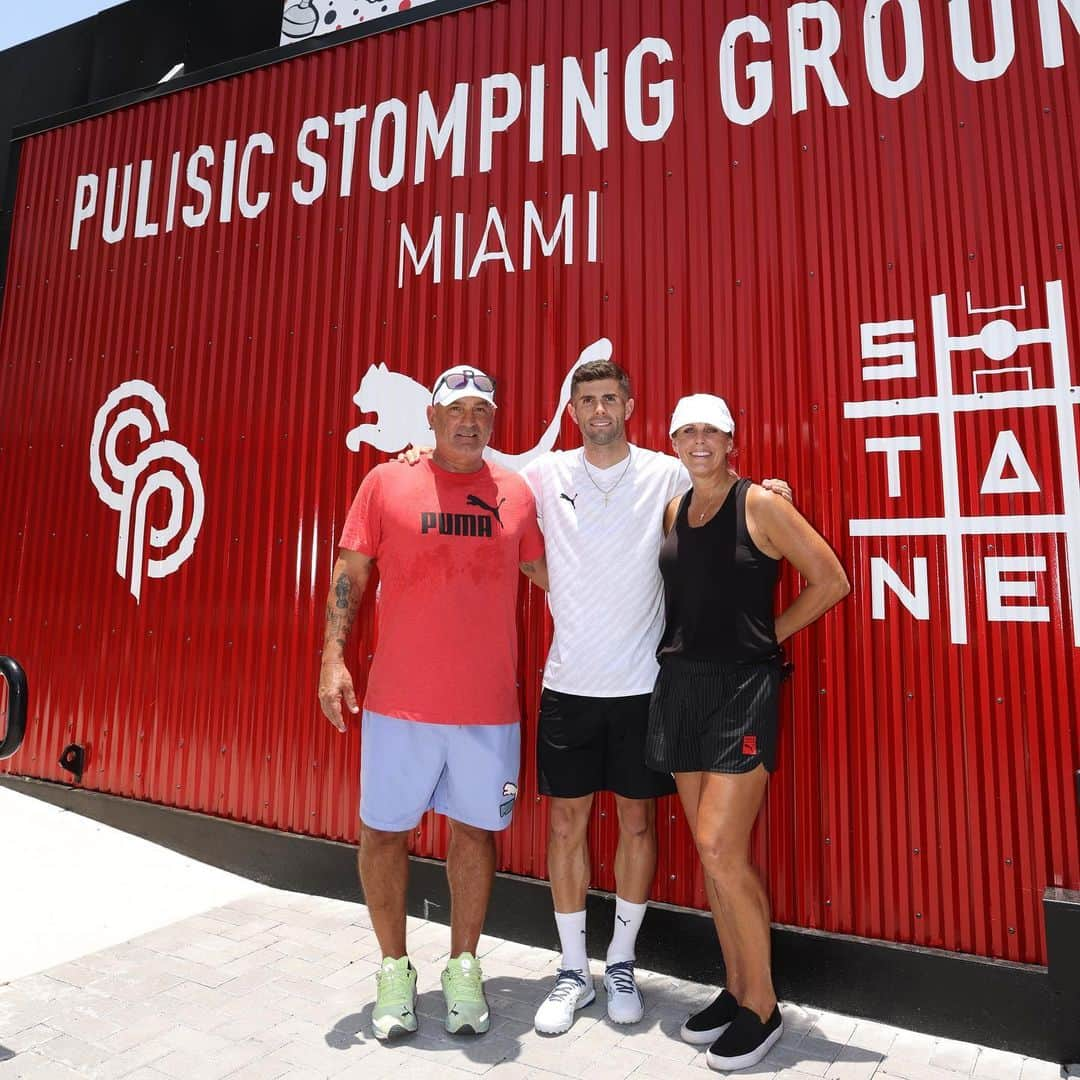 クリスチャン・プリシッチさんのインスタグラム写真 - (クリスチャン・プリシッチInstagram)「Officially opening the Pulisic Stomping Grounds in Miami 🙌   Happy to give back to the community and provide a safe place for kids to play soccer.   This is just the beginning.   #PulisicStompingGrounds @pumafootball」6月23日 3時46分 - cmpulisic