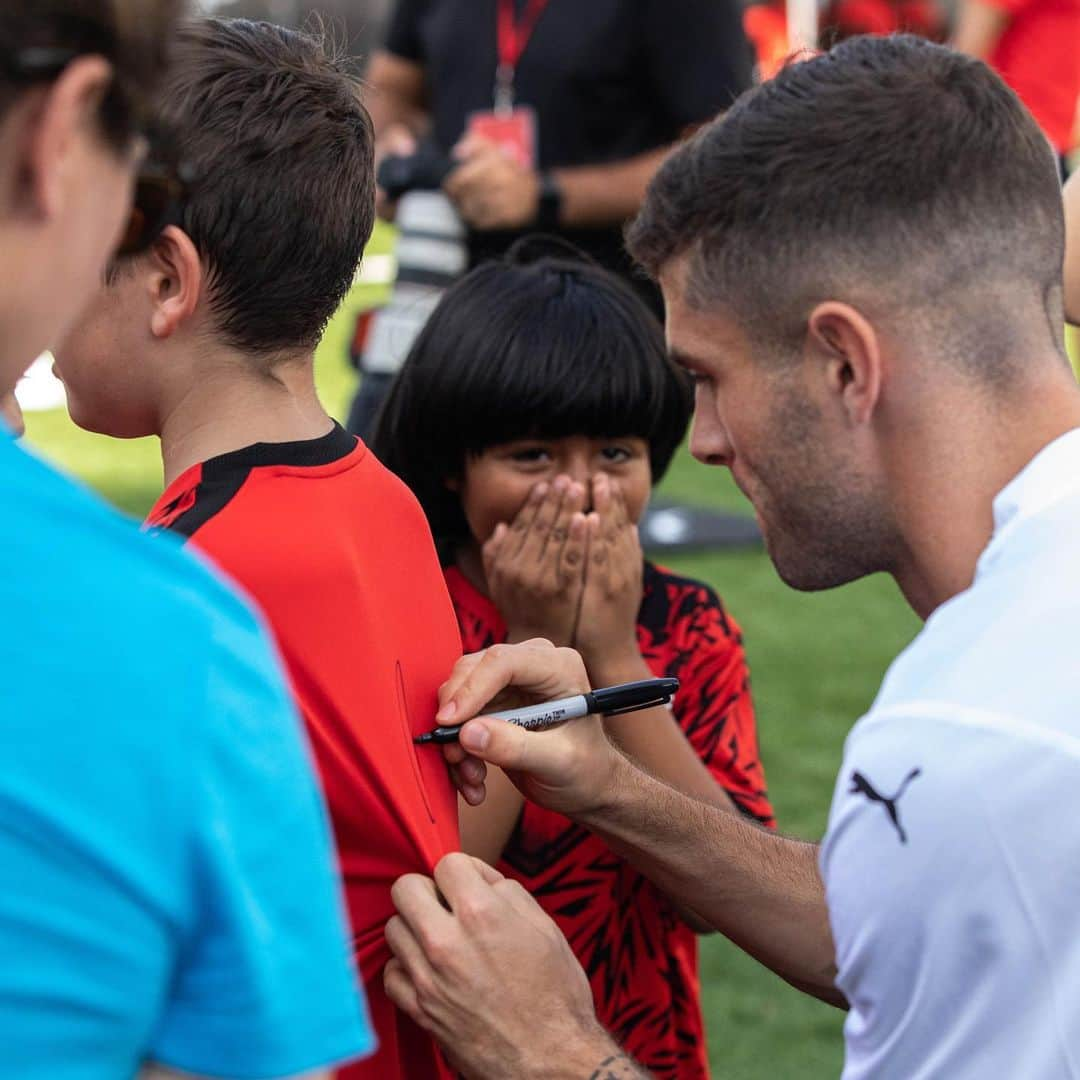 クリスチャン・プリシッチさんのインスタグラム写真 - (クリスチャン・プリシッチInstagram)「Officially opening the Pulisic Stomping Grounds in Miami 🙌   Happy to give back to the community and provide a safe place for kids to play soccer.   This is just the beginning.   #PulisicStompingGrounds @pumafootball」6月23日 3時46分 - cmpulisic