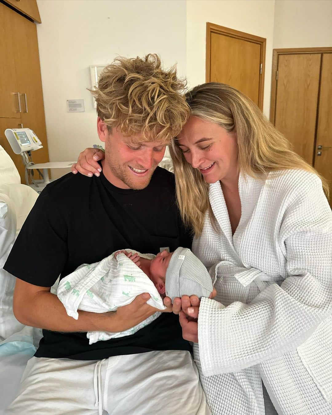 キャメロン・マクギーハンのインスタグラム：「Jude Maximus McGeehan born 21/06/23  We love you so much ❤️」