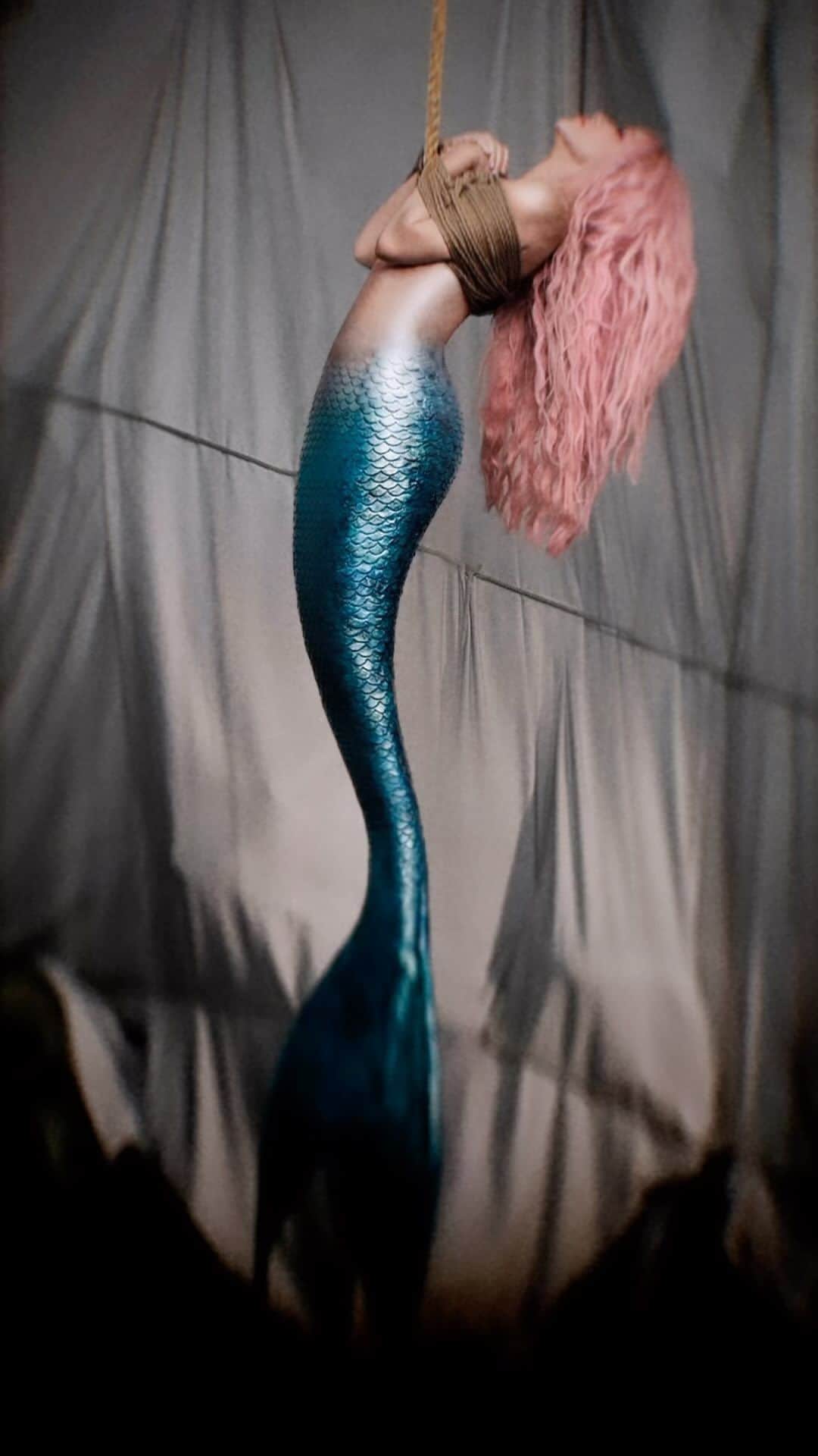 シャキーラのインスタグラム：「@manuelturizo 🧜‍♀️ COPA VACIA 29 JUNIO 8:00 PM EST」