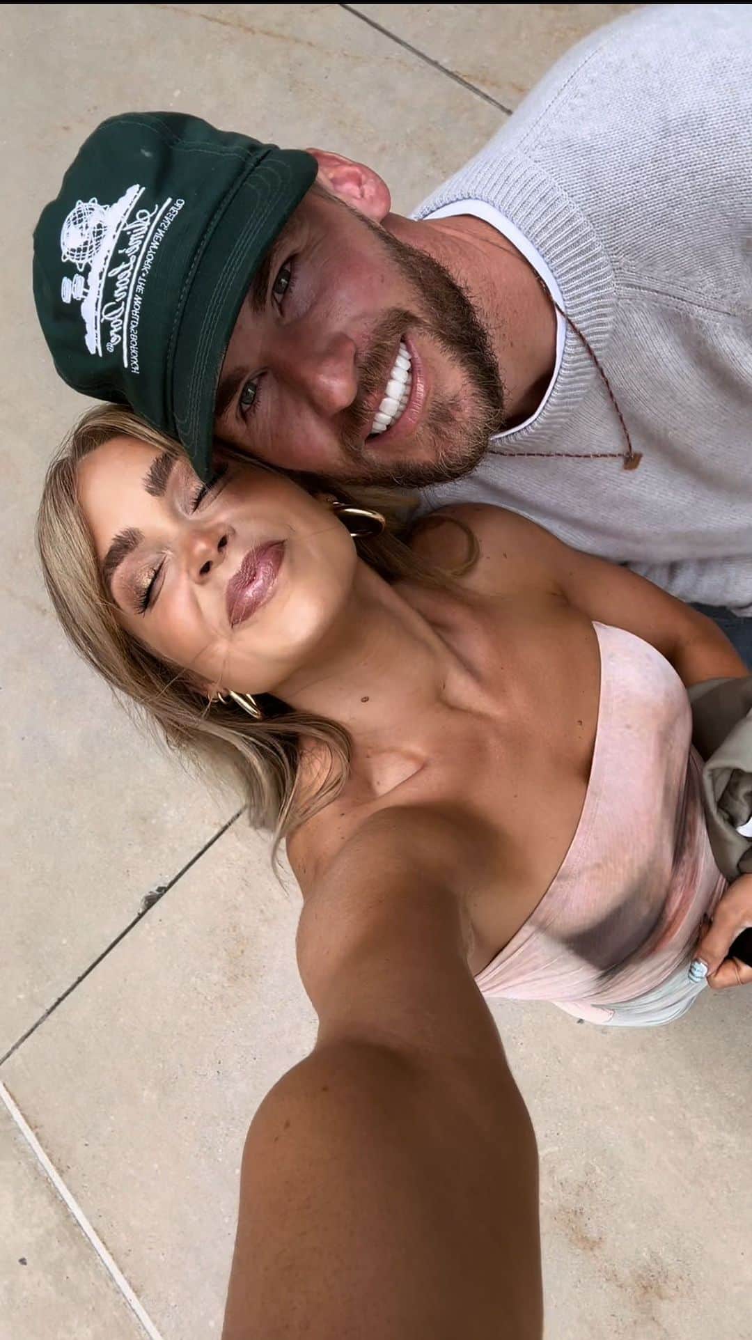 Cara Van Brocklinのインスタグラム：「Our Anniversary din 🫶🏻 https://liketk.it/4c0LF」