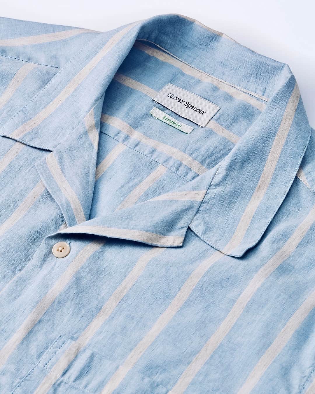 のインスタグラム：「No Glastonbury? No problem! (You would have only got sunburnt and lost your phone anyway) Give yourself a summertime pickup this weekend instead with our blue-tone shirts to elevate your mood.⁠ ⁠ #oliverspencer #glastonbury #mensstyle #menswear #mensshirts #blue」