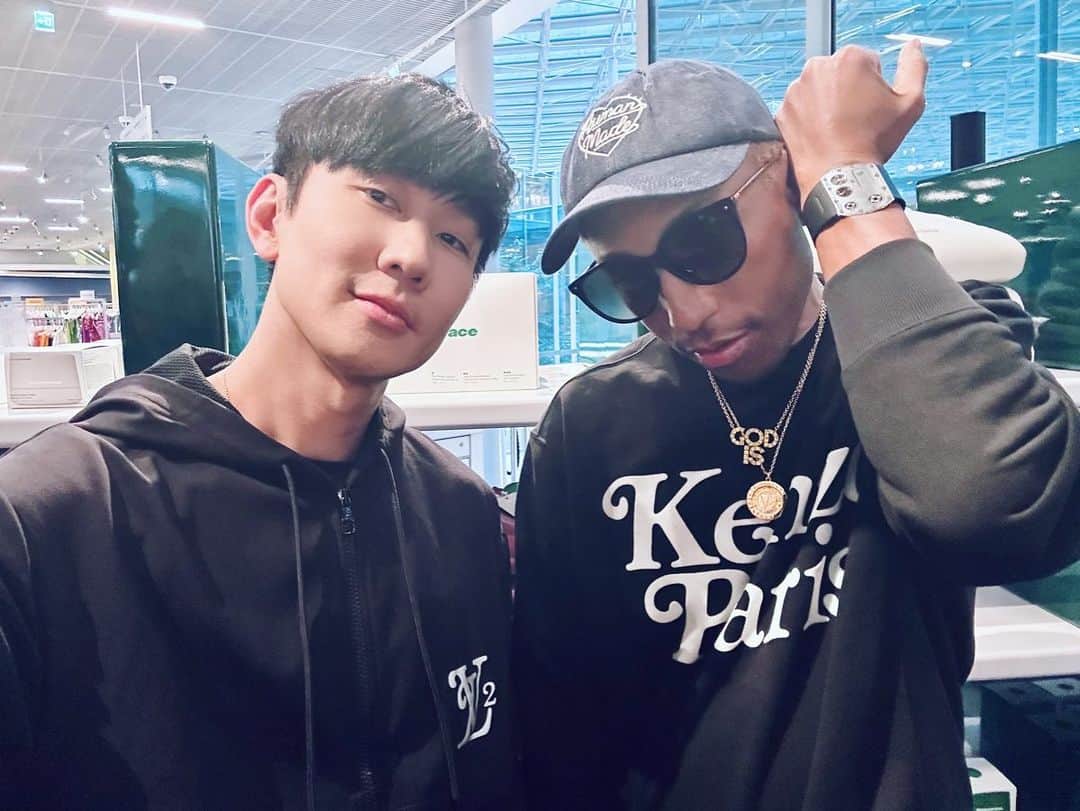 林俊傑のインスタグラム：「@humanrace party w the man himself @pharrell」
