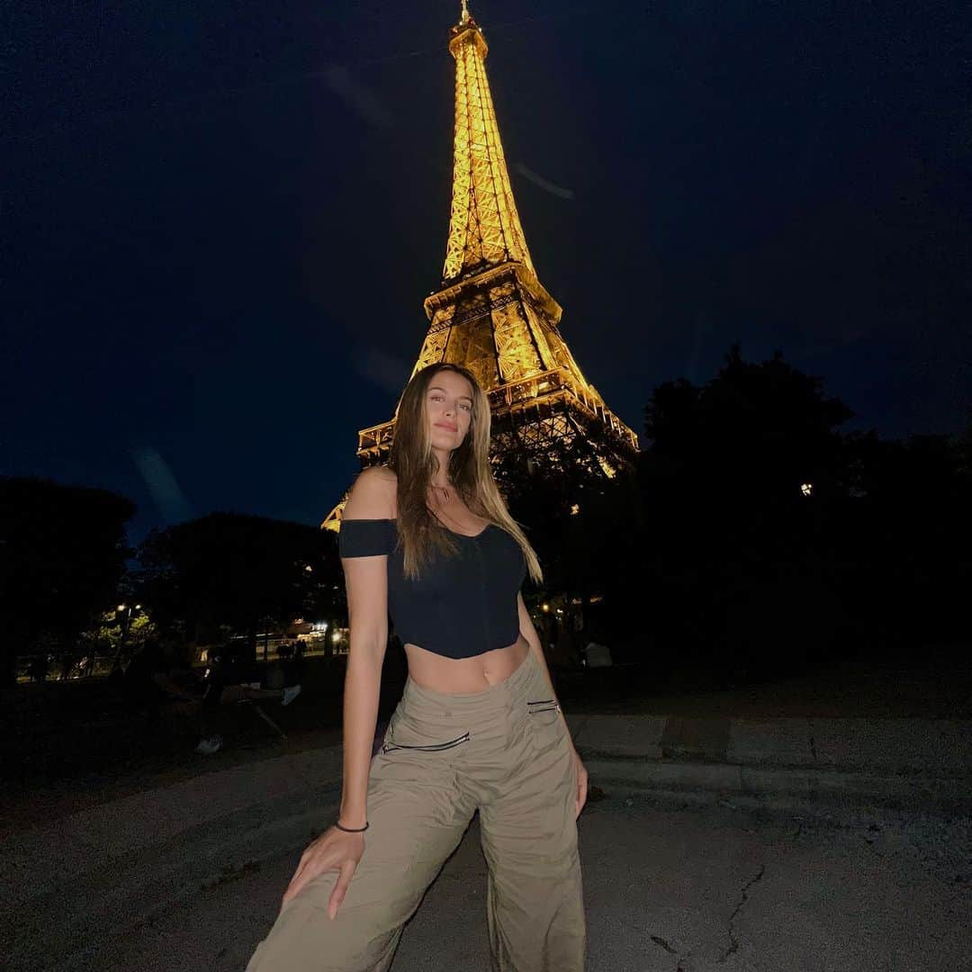 デシレ・コルデロ・フェレールさんのインスタグラム写真 - (デシレ・コルデロ・フェレールInstagram)「Bonne nuit à Paris ❤️‍🔥」6月23日 4時36分 - desirecordero