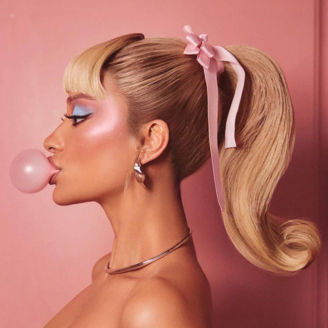 シェイ・ミッチェルのインスタグラム：「Hey Barbie」