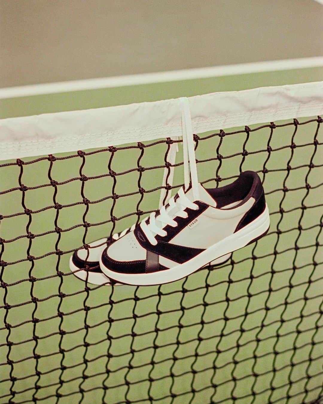 Kedsさんのインスタグラム写真 - (KedsInstagram)「STEP UP YOUR GAME IN THE NEW STAUD + KEDS COURT SHOE. DESIGNED FOR THE COURT AND BEYOND.」6月23日 4時59分 - keds