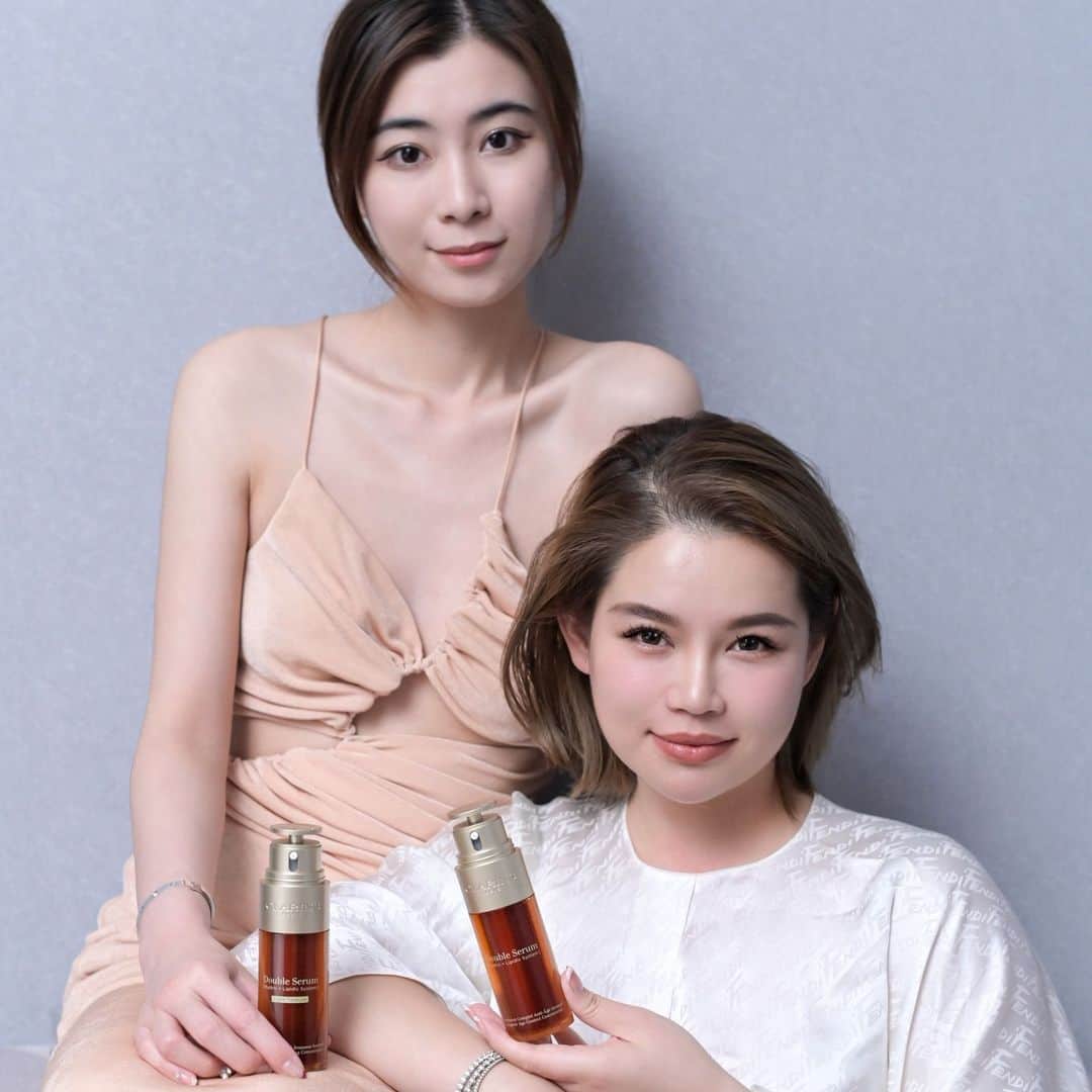 Clarins Australiaのインスタグラム：「Winter is well and truly upon us, but we’re determined to add the light back into our shorter days. For one lucky follower, we are giving away the chance to win a $4,000 AUD Luxury Escapes voucher so you can make that dream getaway a reality. The winner will also receive a full set of the Double Serum product range including Double Serum 50ml, Double Serum Light Texture 50ml and Double Serum Eye 20ml valued at $465 AUD RRP for that perfect post-holiday glow. ⁣  ⁣ For your chance to WIN: ⁣ 🌱 Post a #selfie or #shelfie featuring Double Serum or Double Serum Light Texture in its best light⁣ 🌱 Include the hashtags #IconicDoubleSerum #PickYourBestLight ⁣ 🌱 Tag and follow us @CLARINSANZ on Instagram ⁣  ⁣ *Entries close 16th July 2023 at 10PM AEST. The winner will be contacted via DM on the 31st of July 2023 on this account only. Giveaway is open to Australian and New Zealand residents over the age of 18 only. For detailed T&Cs visit our website (link in bio).」