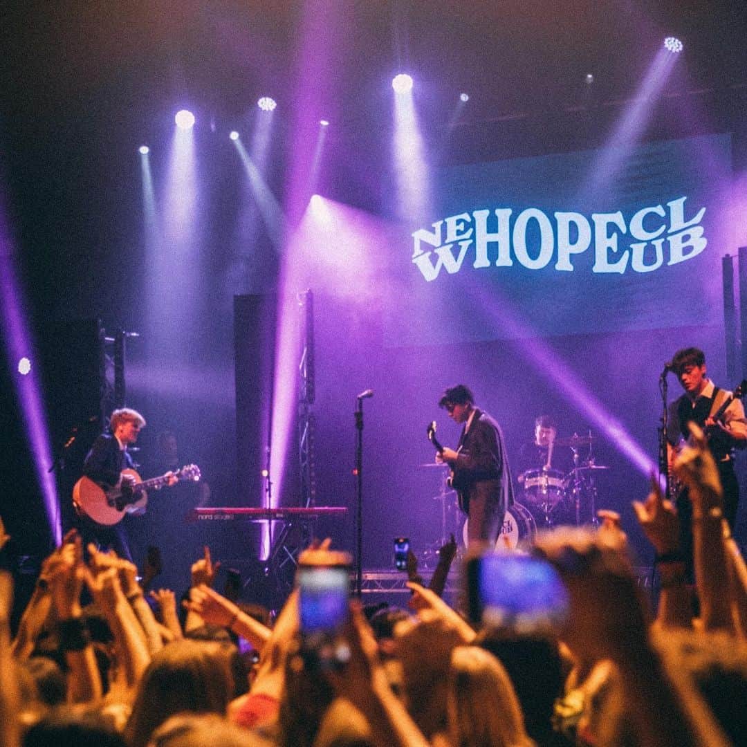 New Hope Clubのインスタグラム：「LOS ANGELES! We’re three days away from New Hope Club’s Roxy debut on this Sunday, 6.25 ❤️ Make sure to grab your tickets in our bio before they’re gone」