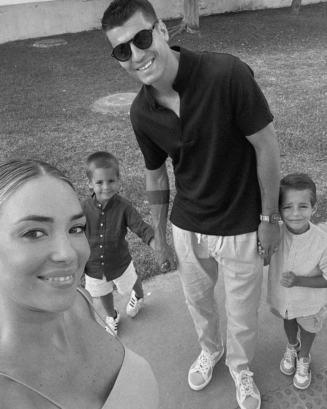 アルバロ・モラタのインスタグラム：「Mi sono tanto ricordata di me da piccola con la mia mamma e il mio papà 🥹♥️ @cipriani」